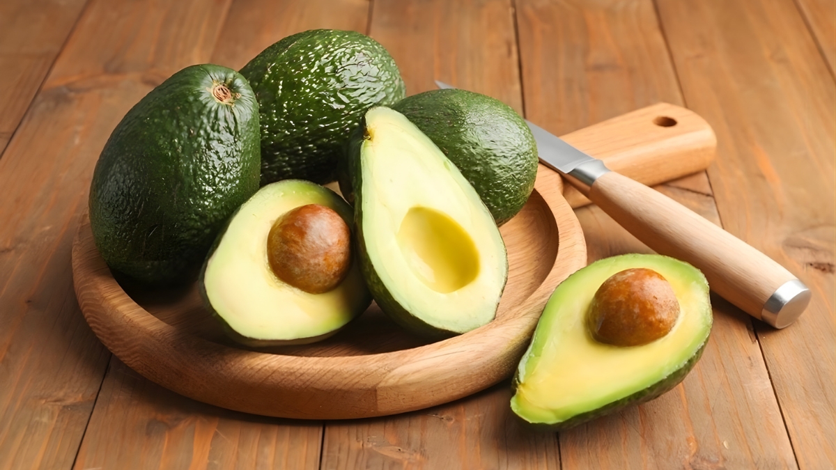 Cómo consumir aguacate Hass fresco en casa