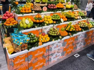 Exhibición de fruta fresca de Melissa’s en el piso de exhibición de IFPA 2025